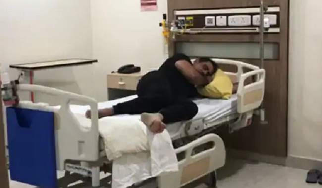 robert-vadra-admitted-to-noida-metro-hospital-surgeon-is-treating