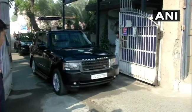 sonia-gandhi-arrives-in-tihar-jail-to-meet-congress-leader-dk-shivkumar