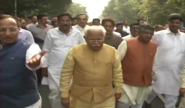 khattar-to-take-oath-as-chief-minister-on-sunday-afternoon-inviting-bjp-to-form-government-in-haryana