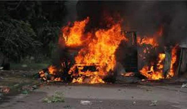 naxalites-set-fire-to-three-trucks-in-jharkhand