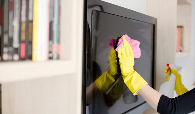 know-how-to-clean-tv-screen-in-hindi