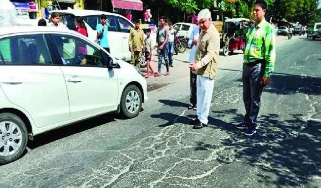 50-aap-mlas-on-the-road-after-receiving-1897-complaints-related-to-bad-roads-and-pits