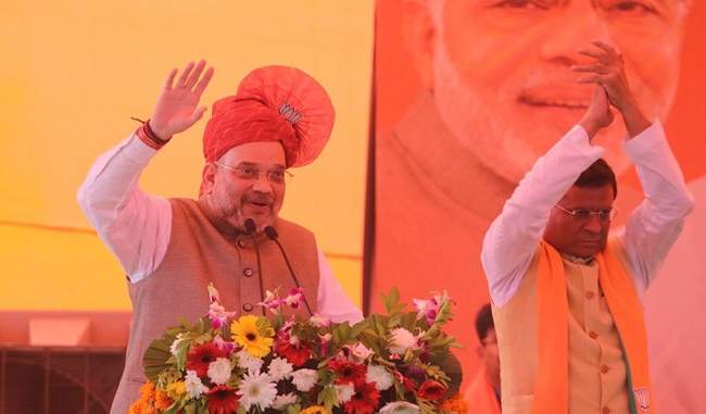 congress-practises-vote-bank-politics-cant-take-stand-on-nationalism-says-amit-shah