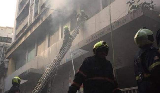 five-storey-building-in-mumbai-also-started-fire-five-people-complained