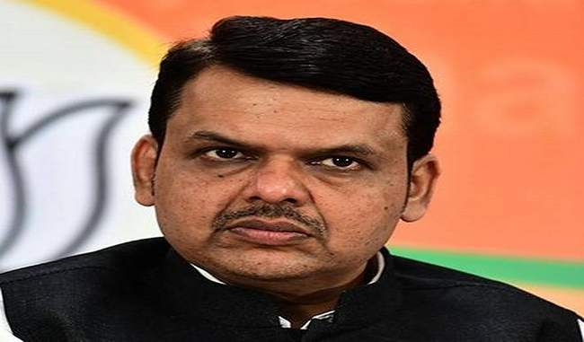 congress-raised-question-on-fadnavis-said-no-right-to-remain-cm-on-moral-grounds