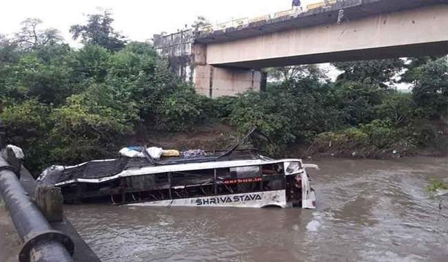 bus-fell-into-the-river-six-people-died-in-raisen