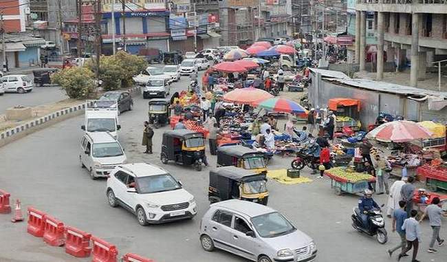 shops-opened-in-srinagar-private-vehicles-seen-on-the-streets