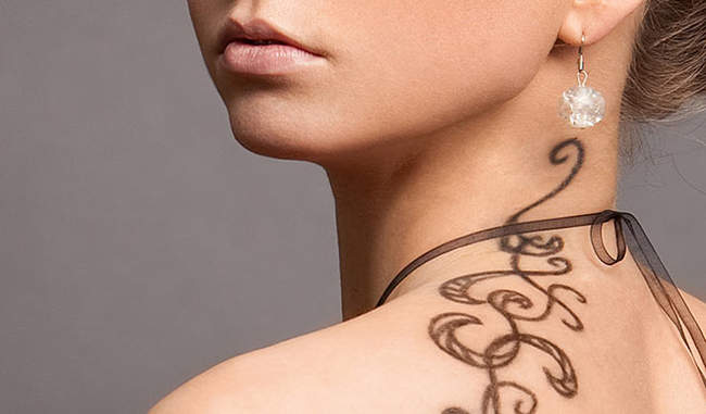 टट बनवन क ह शक त सख उसक खयल रखन भ  know how to take care  of your tattoo in hindi