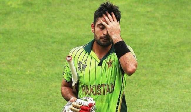 pakistani-cricketer-ahmed-shehzad-badly-trapped-in-ball-tempering-case-pcb-punished