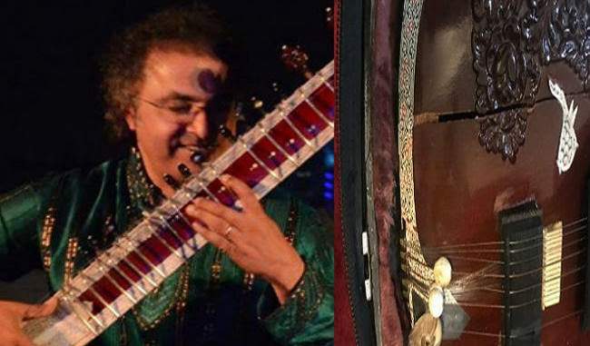 indian-classical-musician-shubendra-rao-accused-air-india-of-breaking-sitars