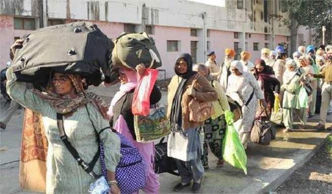 1100-indian-sikh-devotees-reach-pakistan-to-join-nagar-kirtan