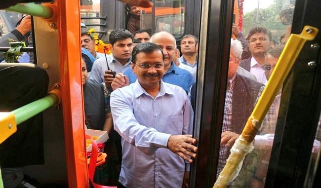 kejriwal-flags-off-100-new-buses-promises-three-thousand-more-buses
