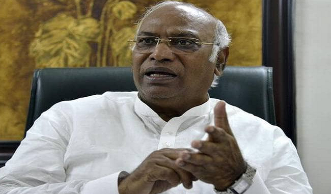 mallikarjun-kharge-said-congress-ncp-alliance-will-play-the-role-of-opposition-in-maharashtra