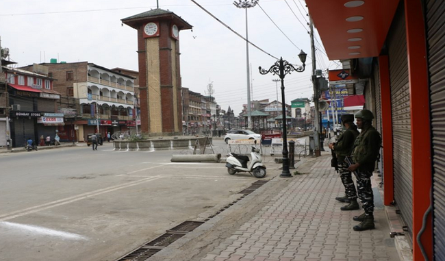 life-is-slowly-returning-to-the-track-in-srinagar-inter-district-connectivity-restored