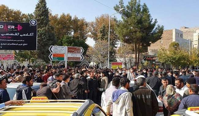 demonstration-in-iran-after-increase-in-petrol-prices