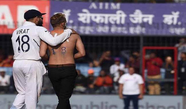 kohli-fan-arrested-for-breaking-into-security-grounds-during-match
