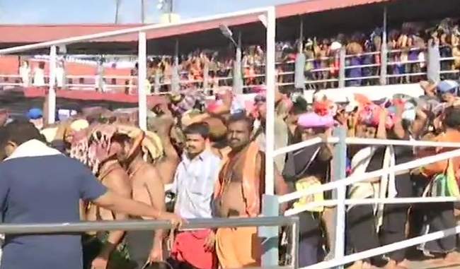 सबरीमाला मंदिर के कपाट खुले, भगवान अयप्पा के भक्तों की भारी भीड़ उमड़ी