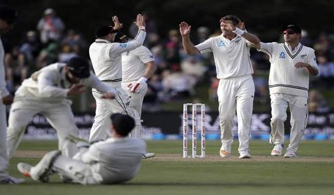 mound-monganui-test-new-zealand-in-trouble-england-tighten-screws-on-second-day