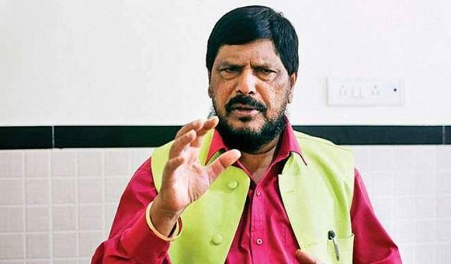 athawale-said-on-the-government-bjp-looted-shiv-sena-and-misled-congress