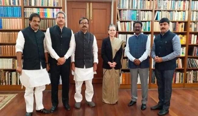 sena-mps-meet-sonia-gandhi-say-will-boycott-joint-sitting-of-parliament-on-tuesday
