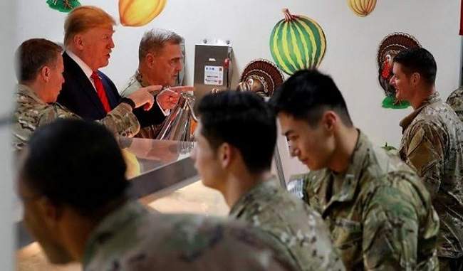 donald-trump-arrives-in-afghanistan-on-thanksgiving-day-served-food-to-soldiers