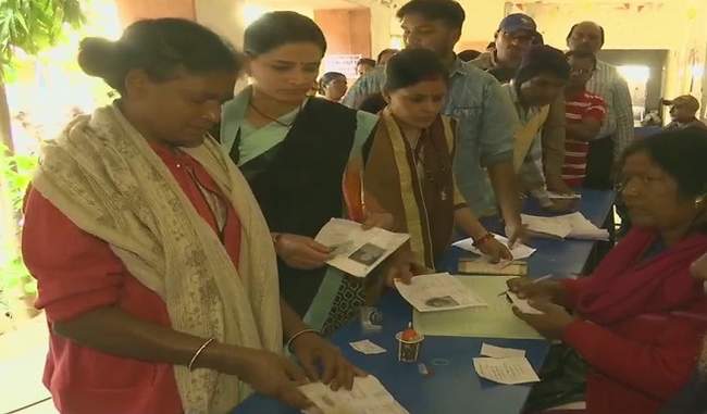 jharkhand-vis-election-46-83-percent-polling-till-1-pm-in-first-phase