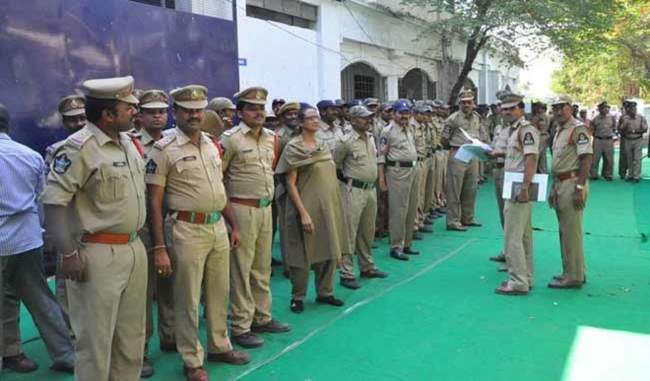 large-scale-police-arrangements-to-avoid-any-untoward-incident-outside-the-maharashtra-legislative-assembly