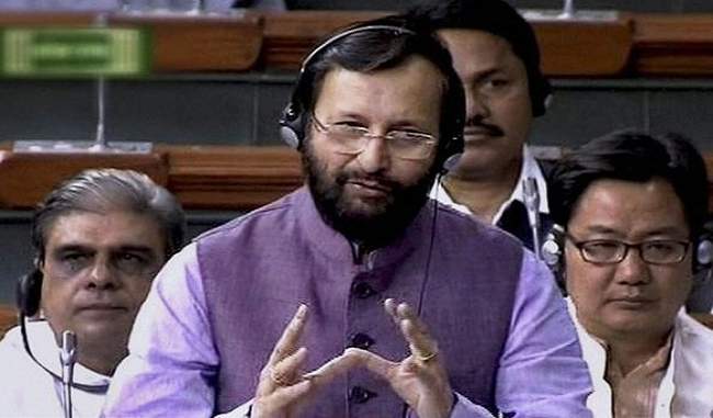 environment-ministers-to-call-next-month-to-tackle-plastic-problem-says-javadekar