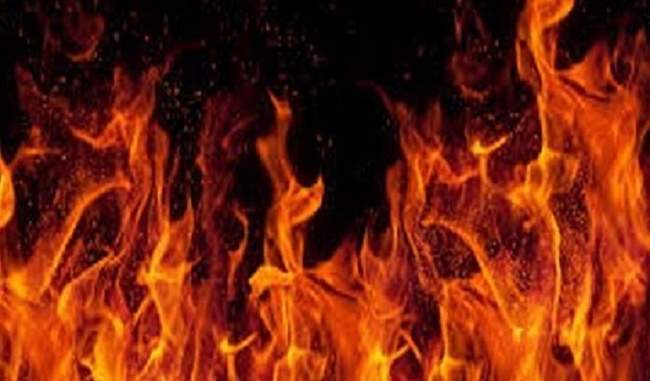 श्रीनगर के बटमालू में बड़ा हादसा, आग लगने से 10 दुकानें खाक