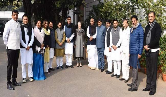 rahul-gandhi-meets-maharashtra-ministers-and-senior-leaders