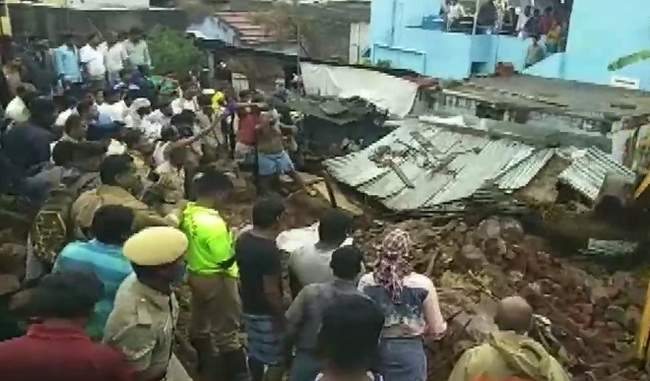 15-killed-due-to-wall-fall-due-to-heavy-rains-in-tamil-nadu