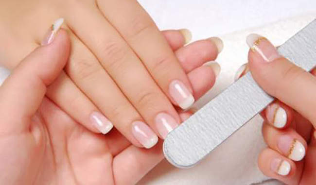 do-manicure-at-home-in-winter