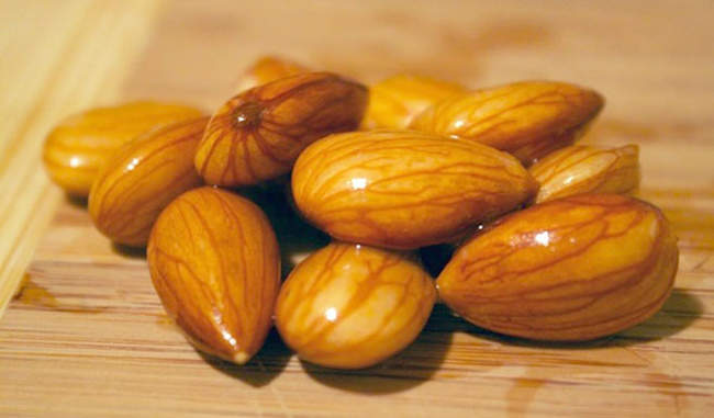 know-the-benefit-of-having-almond-with-skin-in-hindi