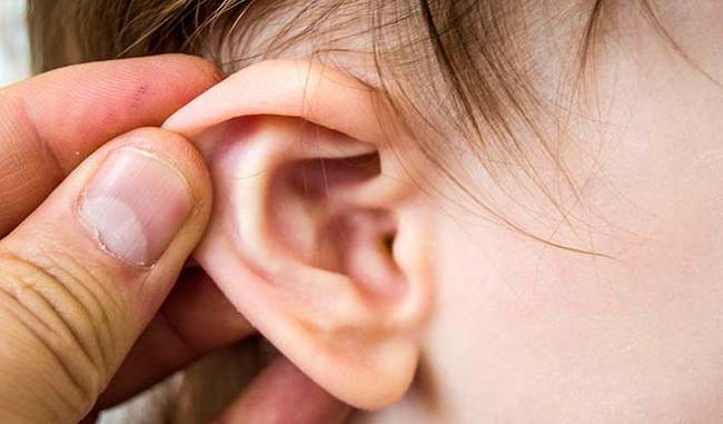 know-how-to-get-rid-of-ear-discharge-problem-in-hindi