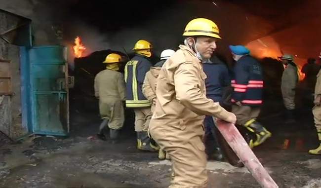 fire-in-plywood-factory-in-mundka-delhi-no-casualties