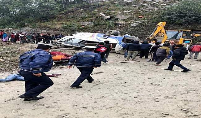 bus-falls-100-meters-deep-in-nepal-14-killed-18-injured