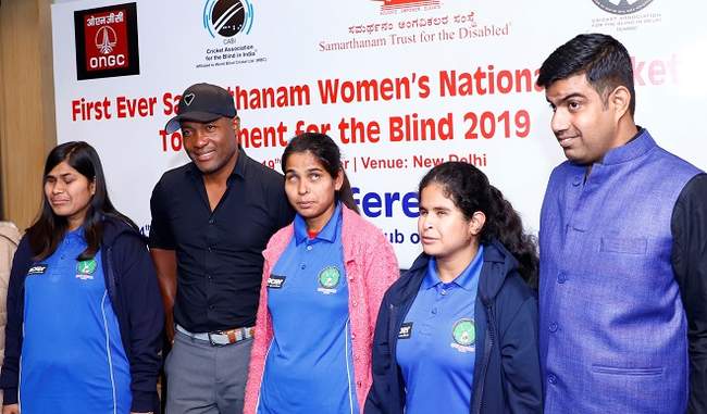 brian-lara-and-smriti-mandhana-associated-with-the-blind-women-s-national-cricket-tournament