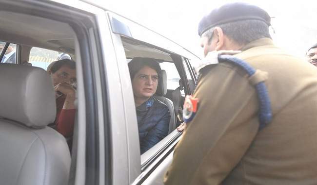 caa-protest-rahul-and-priyanka-were-going-to-meerut-to-meet-the-family-of-the-slain-police-stopped