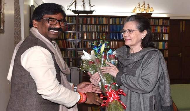 hemant-soren-meets-sonia-and-rahul-invited-to-attend-oath-taking