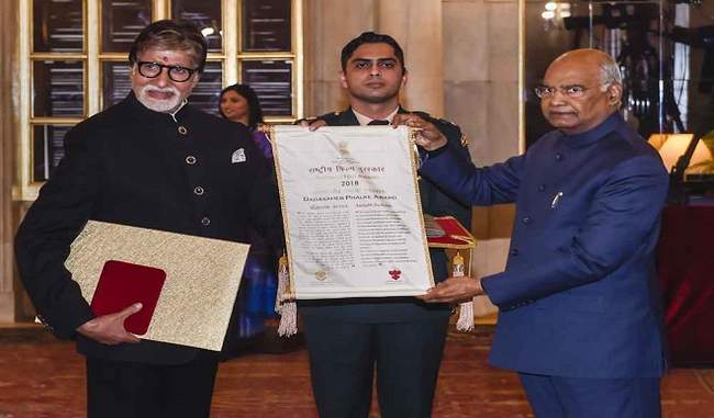 पेशे को पहचान मिलने पर मुझे गर्व है: अमिताभ ने फाल्के पुरस्कार से सम्मानित होने पर कहा
