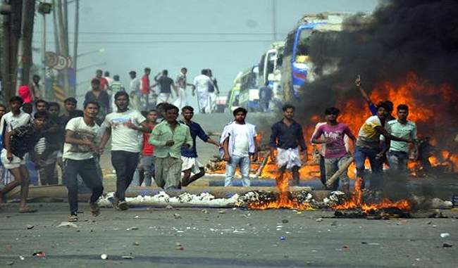 protests-against-citizenship-amendment-act-in-west-bengal-roads-blockades-at-several-places protests-against-citizenship-amendment-act-in-west-bengal-roads-blockades-at-several-places
