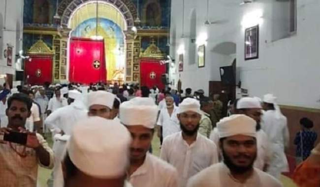 church-opens-gates-for-namaz-in-kerala