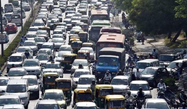 traffic-stopped-between-daryaganj-and-rajghat-due-to-protest