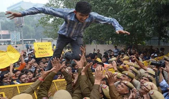 jnu-students-should-learn-from-iimc-how-they-protest-against-the-fee-hike