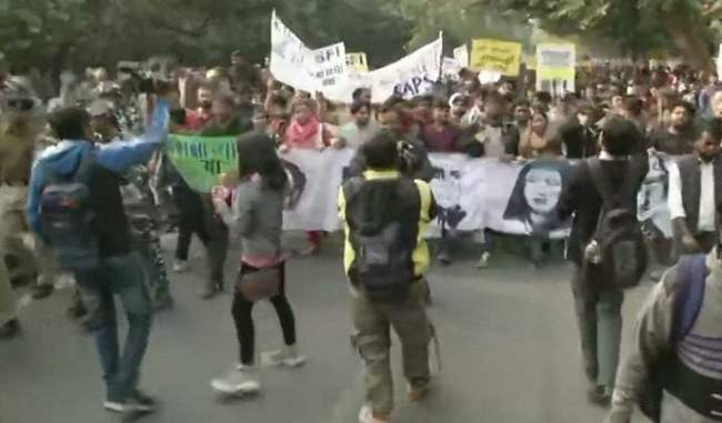 jnu-students-begin-march-to-rashtrapati-bhavan-police-appeals-for-peaceful-protest