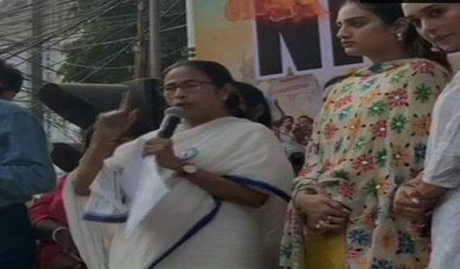 mamata-targeted-shah-over-the-citizenship-law-said-left-the-country-ablaze