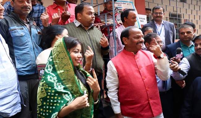 cm-raghuvar-das-voted-in-second-phase-of-jharkhand-assembly-election