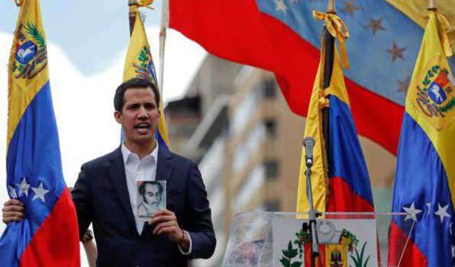 juan-guaido-urges-people-to-land-on-the-streets-against-maduro