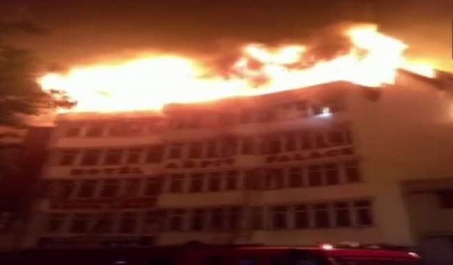 dangerous-fire-in-a-delhi-hotel-nine-people-died