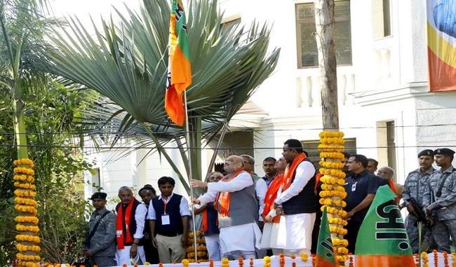 amit-shah-launches-campaign-to-hoist-bjp-flag-on-5-crore-houses